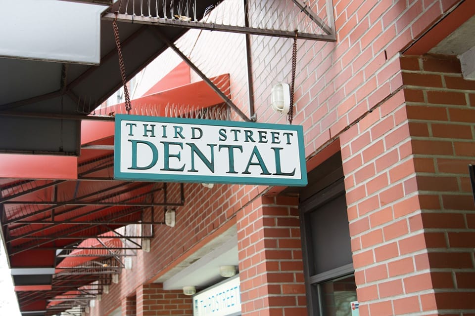 Third Street Dental Sign